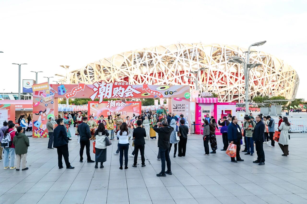 PATCUS mote-regnstøvler debuterer på Youth Innovation Beijing Fashion Shopping Carnival